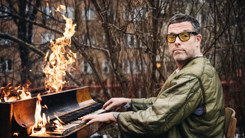 Jocke Åhlund är aktuell med flera olika projekt i år, bland annat släpper han ett album tillsammans med Björn Yttling .