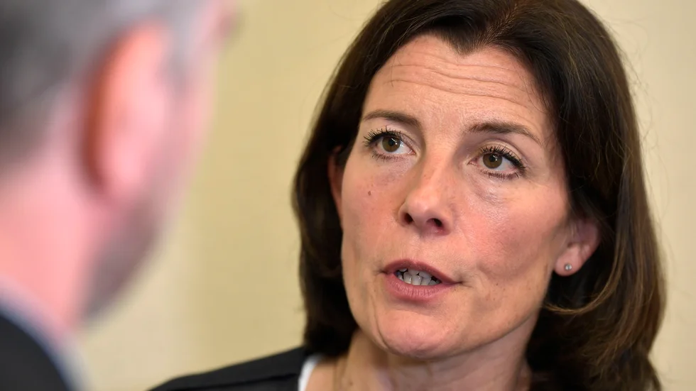 KU:s ordförande Karin Enström (M) vill ha svar på många frågor. Arkivbild.