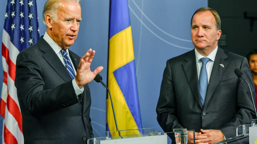 USA:s dåvarande vicepresident Joe Biden och statsminister Stefan Löfven (S) på en presskonferens i Stockholm 2016. Nu möts de igen på EU:s toppmöte – men bara via webben. Arkivfoto.