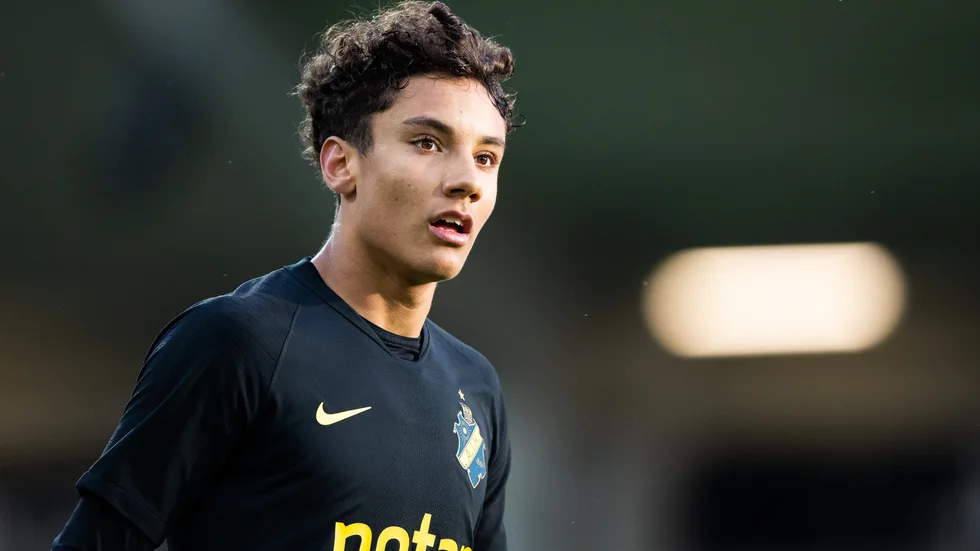 Den kommande säsongen byter mittbacken Robin Tihi AIK och Allsvenskan mot AFC och Superettan.