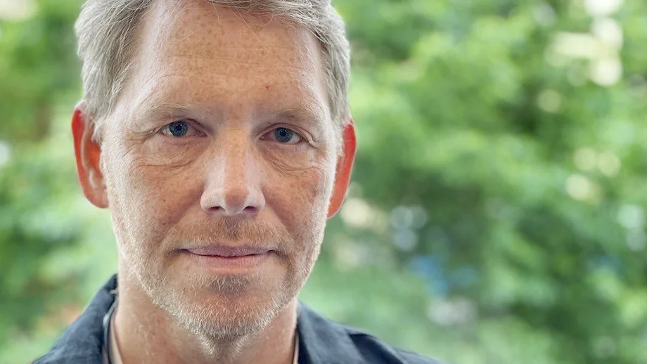 Frederik Abbemo, Migrationsverkets presstjänst, uppger att den som ansöker om anknytning kan begära att få sitt ärende avgjort. Det kan påverka handläggningstiden, men man kan bara begära det en gång.