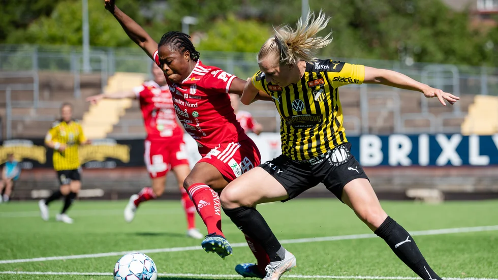 Faith Ikidi PIF och Häckens Stina Blackstenius