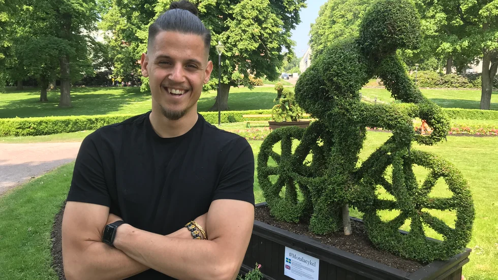 Alexandar Mutic, Motala AIF:s nye striker från Stockholm, får lära nya saker om sin nya hemstad. I helgen skulle Vätternrundan ha arrangerats, men i stället är det fotboll i fokus när Maif spelar hemma mot Rynninge.