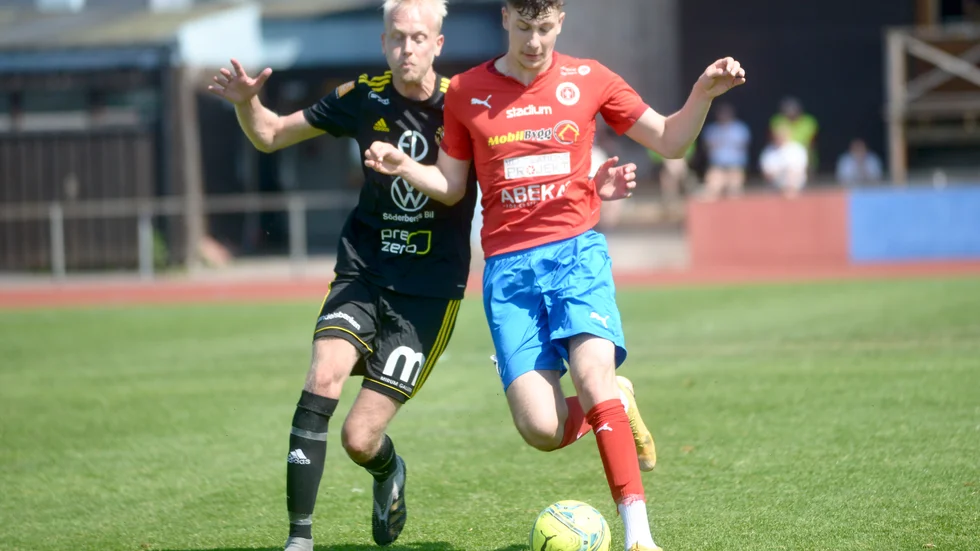 Bissarnas unga centrala anfallare Albin Aljic gör mycket mål i ett lag som åker till Motala med självförtroende. Nyckelmatchen tv-sänds på sn.se/sport.