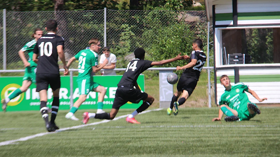 Fanna BK och Franke startade båda serien svagt. Hemma i Västerås vann Franke med ett sent 1-0mål och har avancerat till ett mittenlag.