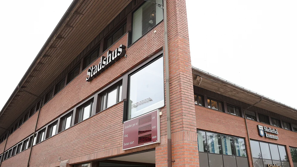 Skellefteå kommun erbjuder vissa anställda 30 000 kronor för att avstå semestern. Orättvist, tycker signaturen Undersköterska.