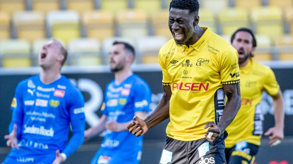Marokhy Ndione jublar efter straffmålet som gav Elfsborg segern med 1–0 hemma mot Mjällby.