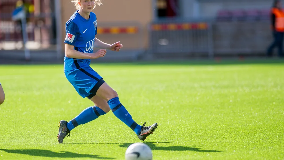 För nyförvärvet Emma Östlund slutade fjolårssäsongen med braksuccé vilket innebar att hon prisades för Årets Genombrott i Damallsvenskan. På söndag ställs hon mot sin gamla klubb Örebro på bortaplan.