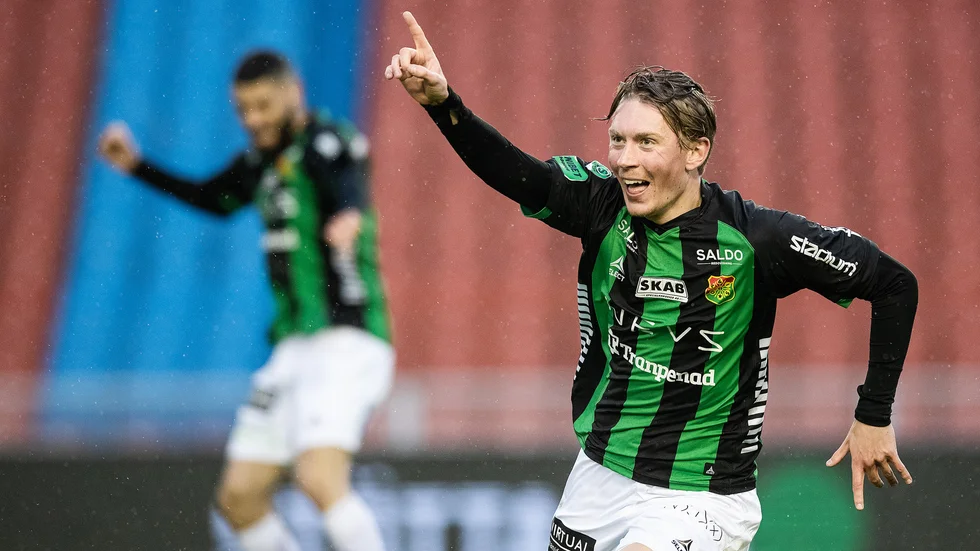 Adam Egnell jublar efter att ha satt dit kvitteringen till 2-2 mot Öster. GAIS sköt sedan segermålet i den 98:e minuten.