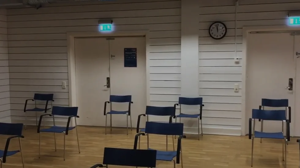 Så här såg stolarnas placering ut i vaccincentralen när vi gjorde ett besök inför öppnandet.