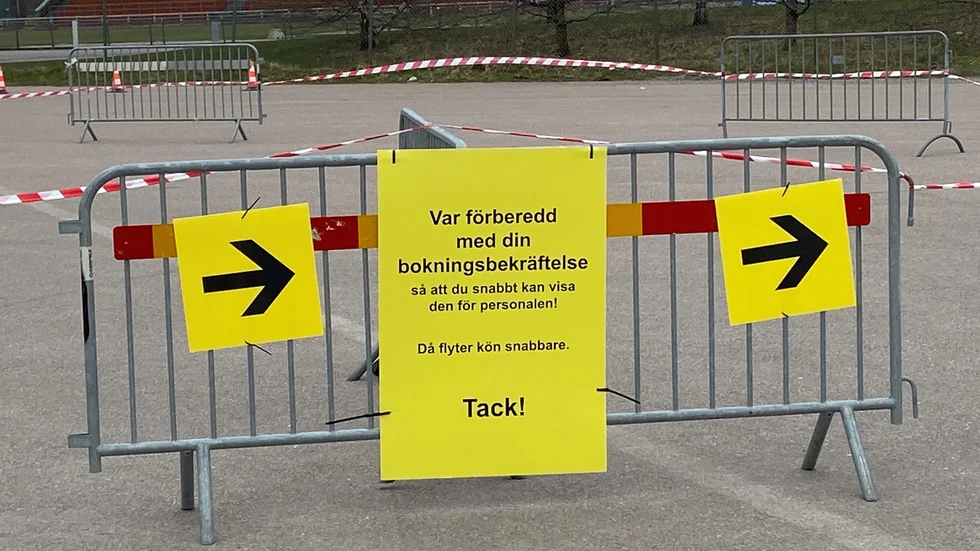 På parkeringen utanför Isstadion i Eskilstuna finns det nu kapacitet att ta emot 276 personer om dagen för att testa sig för covid-19.