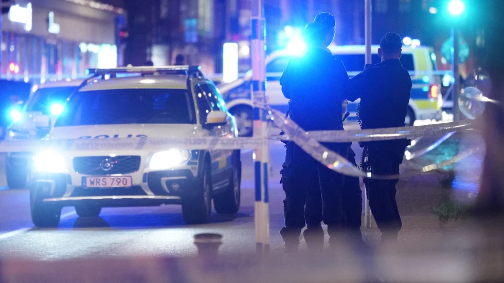 Polis och avspärrningar på Bergsgatan i Malmö efter att en ung man utsatts för mordförsök.