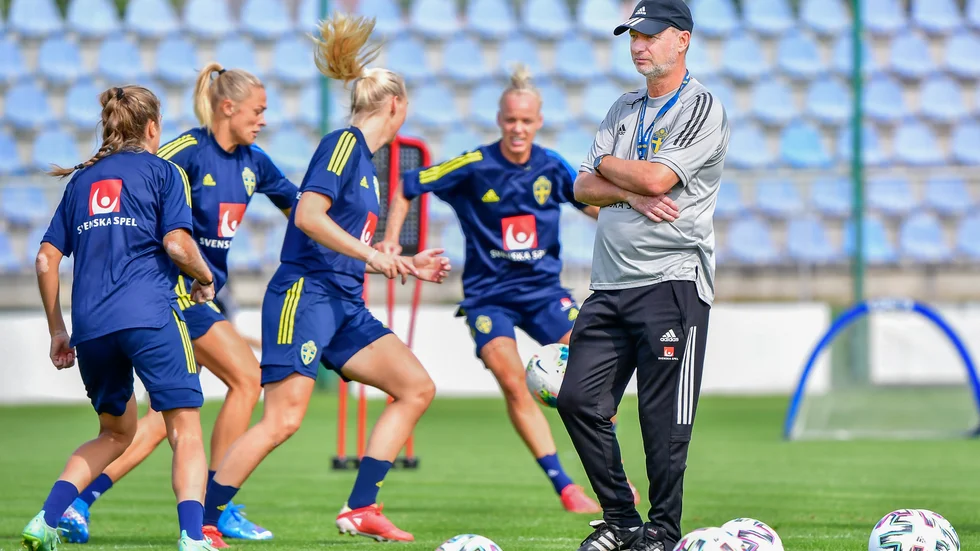 Förbundskapten Peter Gerhardsson och hans svenska fotbollslandslag har lagt OS bakom sig och inleder i kväll VM-kvalet med bortamatch mot Slovakien.