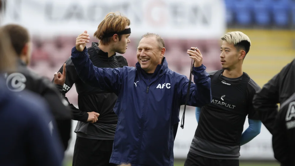 Han kom till Tunavallen med förhoppningen om att stanna säsongen ut. Men det blev bara en träning sedan gick AFC och den rutinerade tränaren Dmitri Cheryshev skilda vägar.