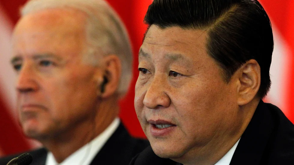 Xi Jinping och Joe Biden på en bild från 2011, då de båda var vicepresidenter. Arkivbild.