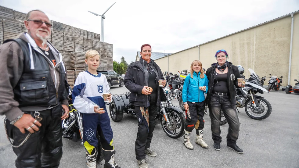 Rune Ronqvist, Simon Ögren-Ekljung, Sandra Ögren-Ekljung, Carina Ronqvist och Cristin Ronqvist är några av omkring 300 besökare när Lelleträffen gör comeback efter några års uppehåll. 