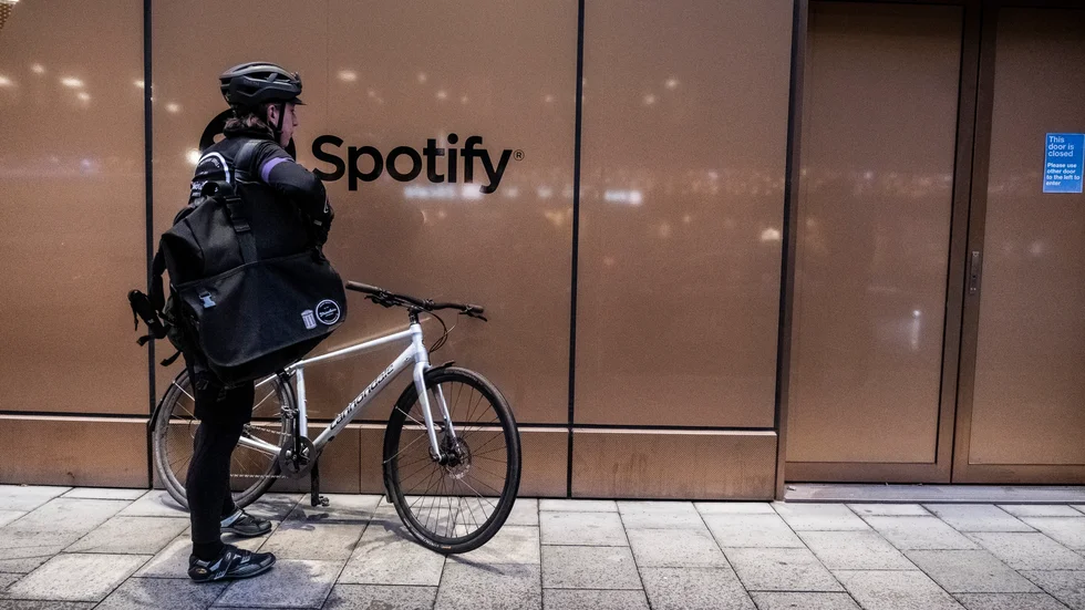 Det framgångsrika företaget Spotify är en del av det svenska IT-undret, men Sverige börjar halka efter i utvecklingen. Det är hög tid att uppdatera it-strategierna.