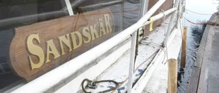 Efter flera försök–nu har restaurangbåten lämnat Motala