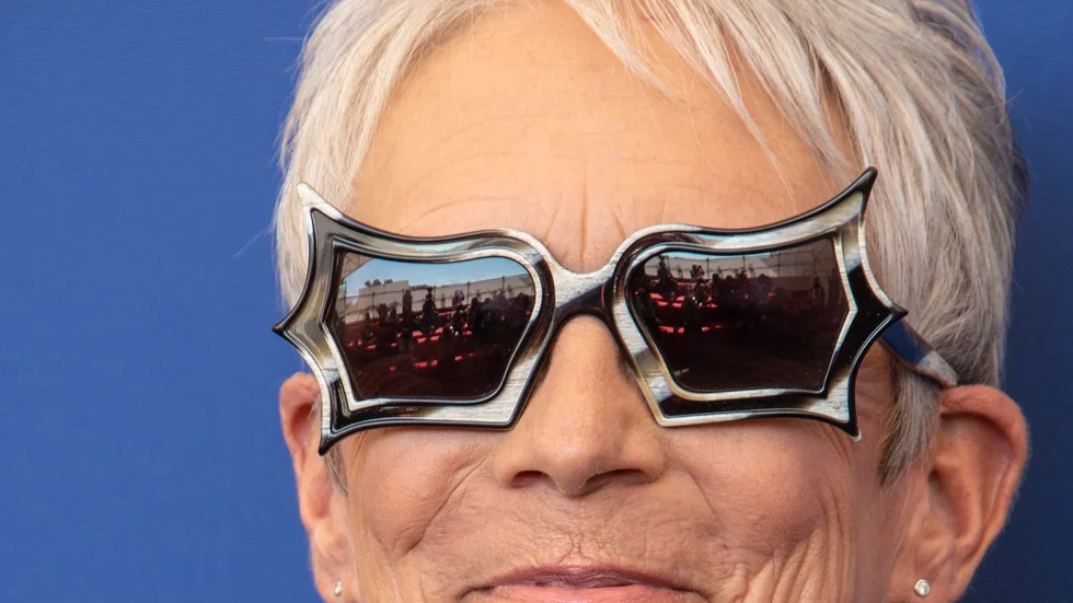 Jamie Lee Curtis möter pressen på filmfestivalen i Venedig i samband med världspremiären för "Halloween kills".