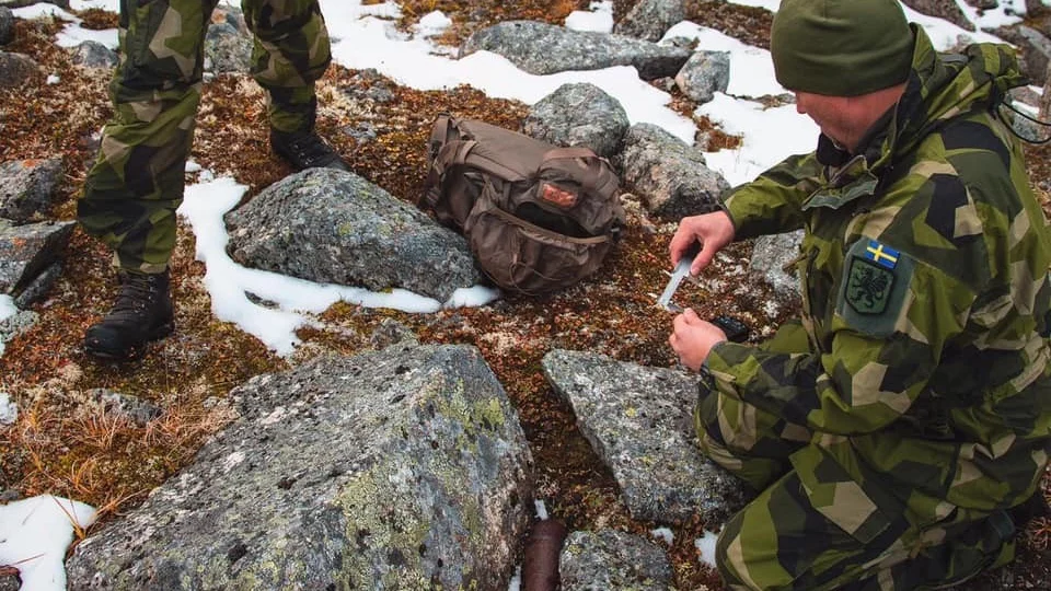 En vandrare hittade granaten i Riksgränsen och anmälde det till polisen som tog Försvaret till hjälp för att röja den. 
