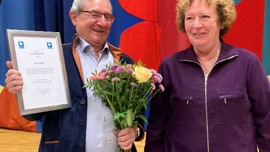 Mikael Svonni, Årets nordist, och Anita Fransson, vice ordförande Föreningen Norden, Kiruna.
