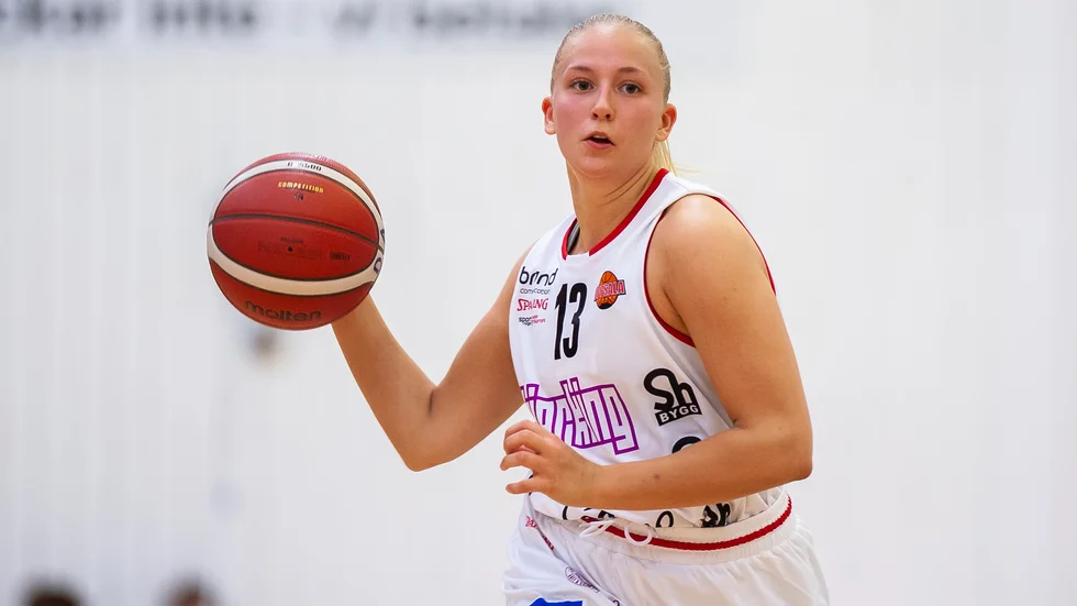 Ellinor Holmberg och Uppsala Basket förlorade premiären mot Östersund.