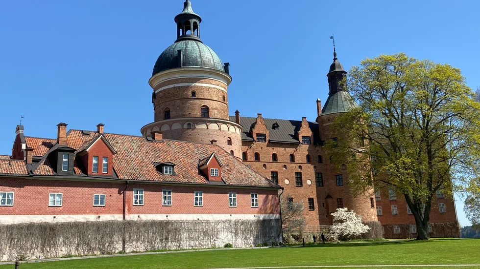 I sommar smyckas Gripsholms slott som ett sagoslott med blommor gjorda på pysseldagarna som hålls under våren.