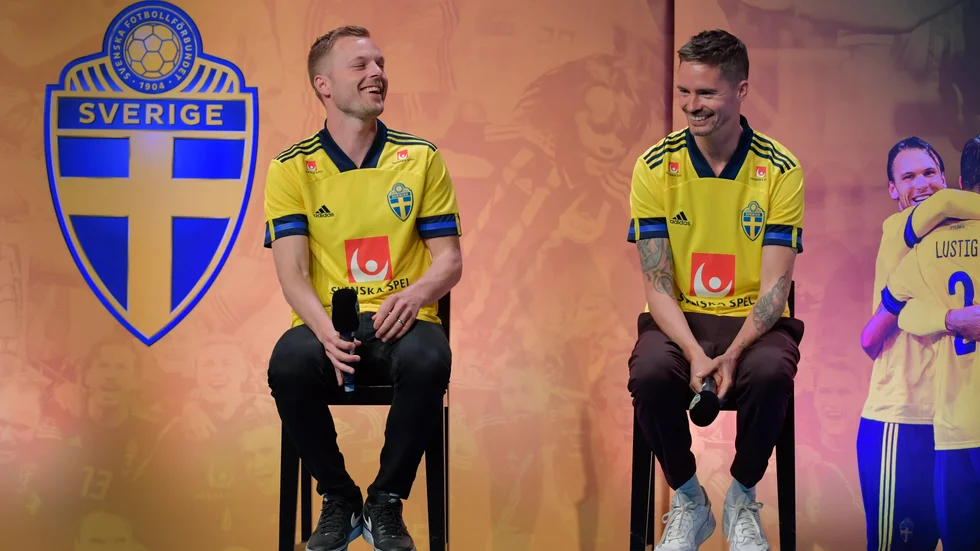 Sebastian Larsson och Mikael Lustig under tiden i landslaget. Arkivbild.