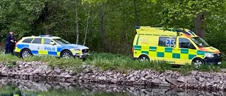 Man ramlade i Göta kanal - fick hjälp upp 