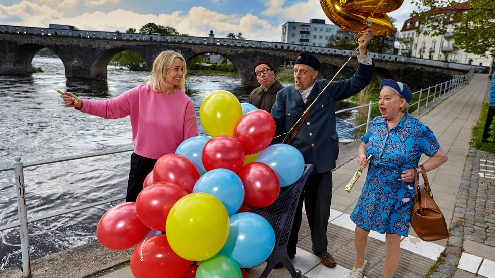 Annika Andersson, Stefan Gerhardsson, Jojje Jönsson och Siw Carlsson ger "Sommarbuskis" på Vallarna i Falkenberg i sommar. Pressbild.