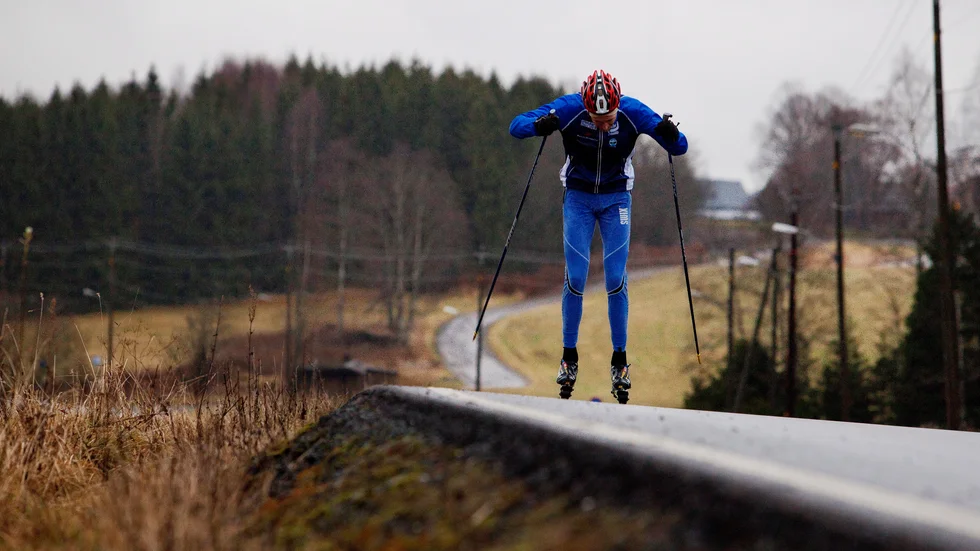Cyklister och rullskidåkare bör ha reflexväst, skriver Leif Alpsjö.