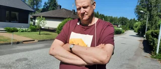 Han glömdes bort när grannarna fick fiberkablar