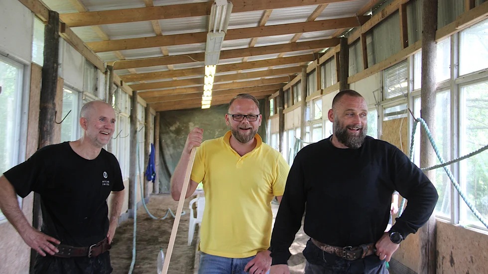 Niklas Karlsson, förbundskaptenen Henrik Törnblom och Björn Törnblom är en del av landslaget som haft sin första träningshelg i hallen söder om Enköping under helgen.