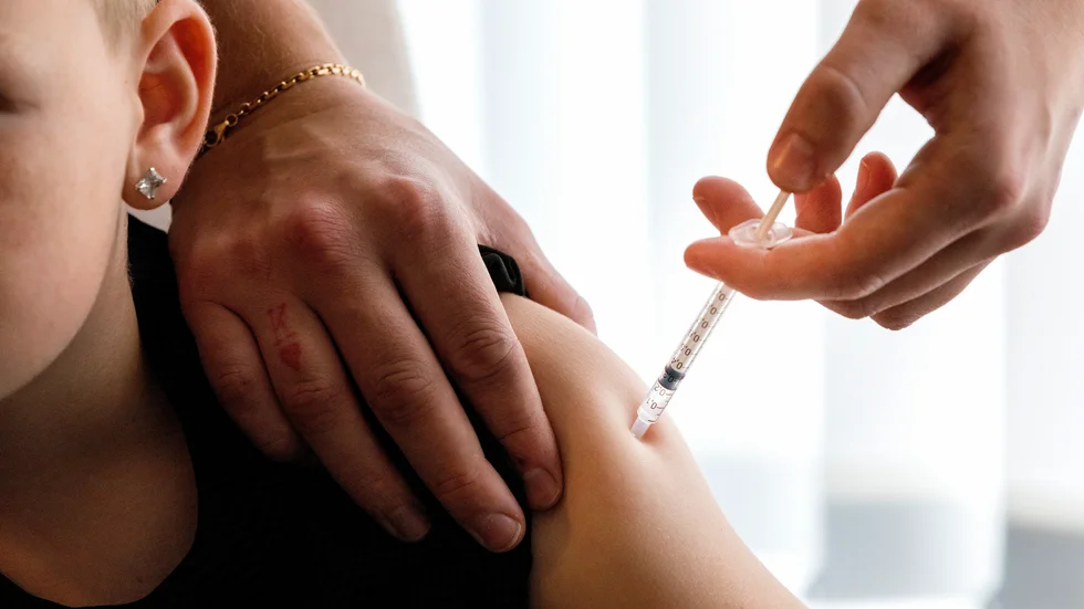 Folkhälsomyndigheten rekommenderar enbart Pfizers vaccin då barn mellan 12 och 15 år vaccineras. Arkivbild.