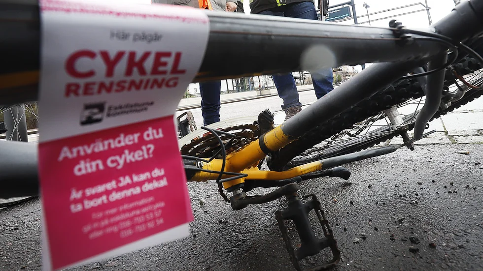 Nu är det dags för den årliga cykelrensningen i Luleå centrum. Securitas kommer "lappa" cyklar som de misstänker är övergivna och om de står kvar i några veckor kommer de plockas in till förvaring i tre månader innan de tillfaller kommunen. Arbetet görs för att underlätta inför kommande snöröjningsarbete.