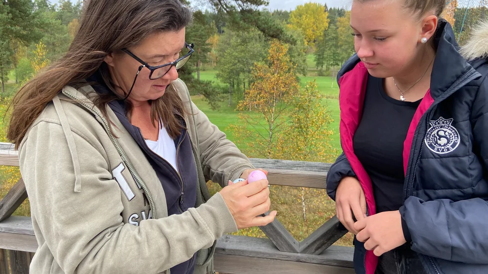 Helena Svanbäcks oro började när hon stod med dotterdottern, Liv Svanbäck, på altanen och en boll kom farande. 