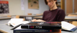 Bristen på läromedel har ideologisk grund