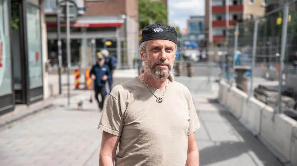 "I vanliga fall har man haft ett flöde som går upp och ner här, men nu blir det så att folk svänger vänster och så är man borta", säger Andreas Östlund, en av ägarna på Centralkonditoriet. 