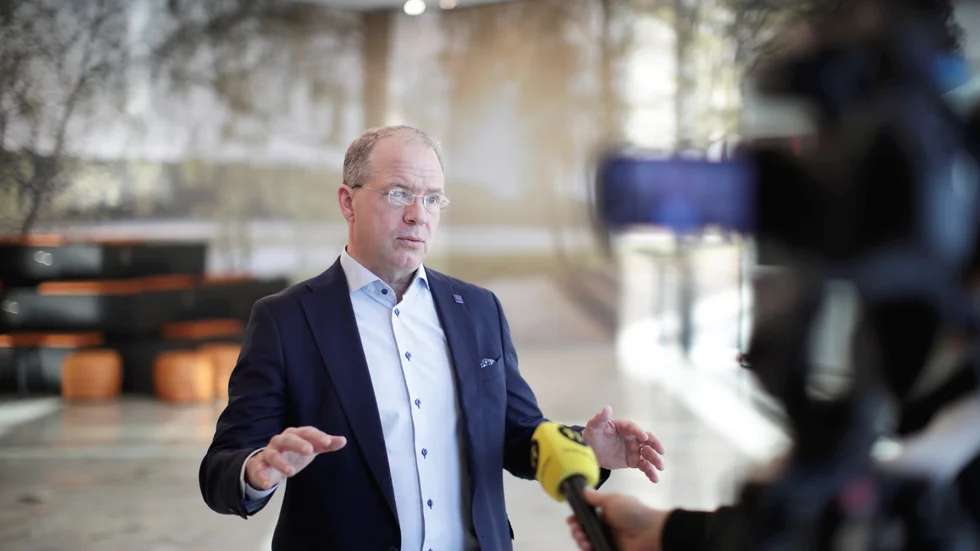 Volvos vd Martin Lundstedt är nöjd med det gångna kvartalet, men ser fortsatt osäkerhet kring bland annat tillgången på halvledare.