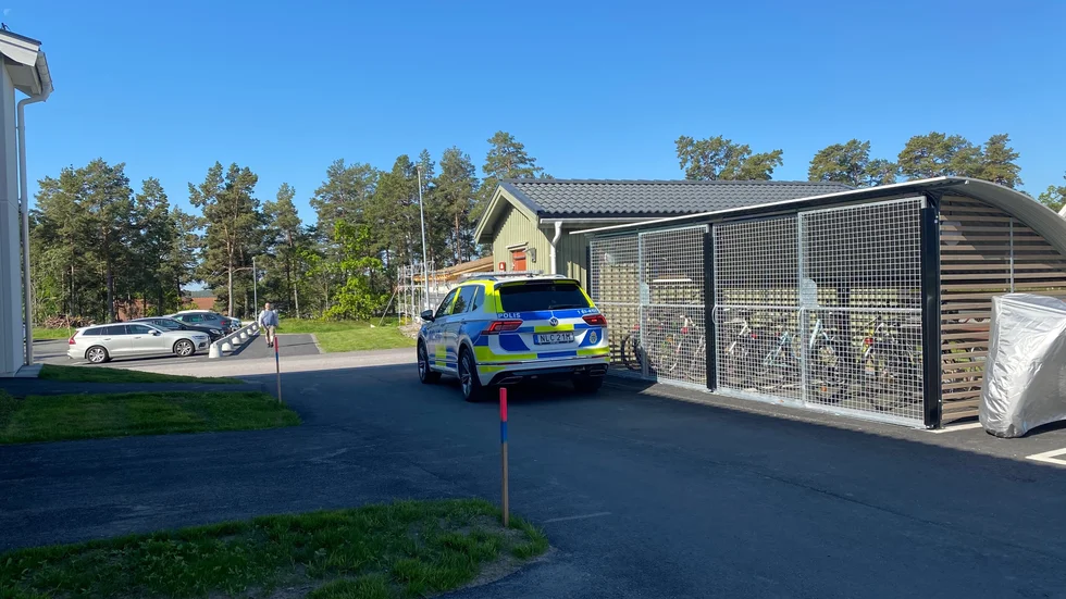 Polisen utreder ett misstänkt mord i Västervik. Inledningsvis misstänktes en anhörig till kvinnan, men han släpptes senare av polisen.  