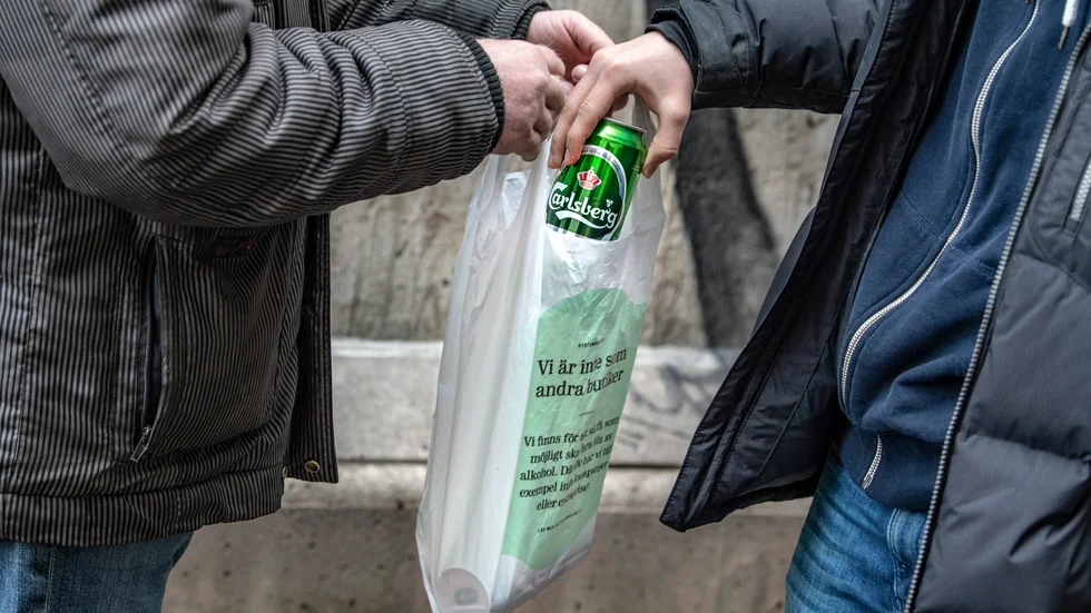 I en undersökning bland 14–17-åringar svarar närmare sju av tio att de tror att det är vanligt att tonåringar under 18 år dricker alkohol i samband med höstlov och Halloweeskriver Karin Hagman.