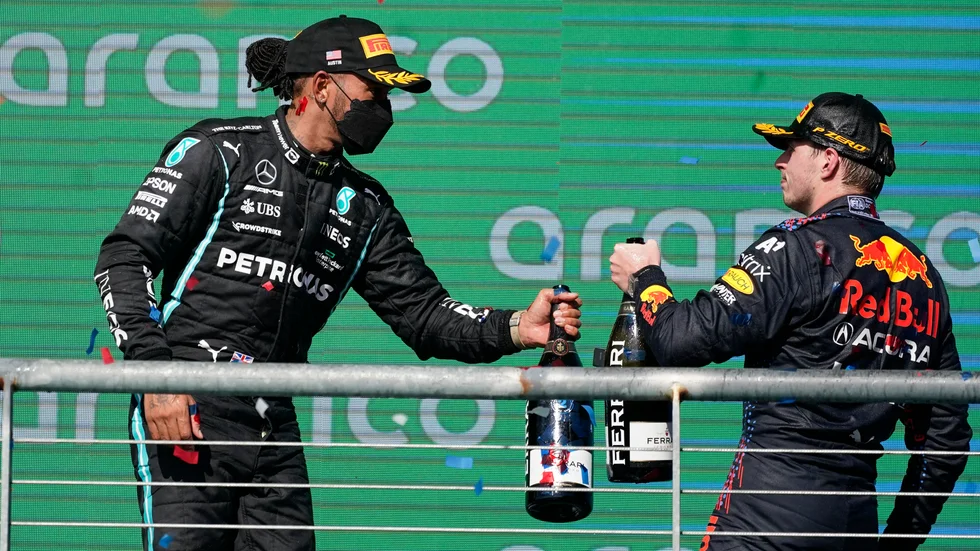 Lewis Hamilton och Max Verstappen efter tävlingen i USA.
