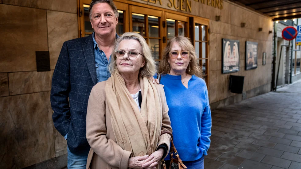 Per Svensson spelar Kristin och Marie Göranzon spelar Julie i Marie-Louise Ekmans uppsättning av Strindbergs pjäs "Fröken Julie". Rollen som Jean spelas av Krister Henriksson, som inte kunde närvara när Dramaten presenterade sin vårrepertoar.