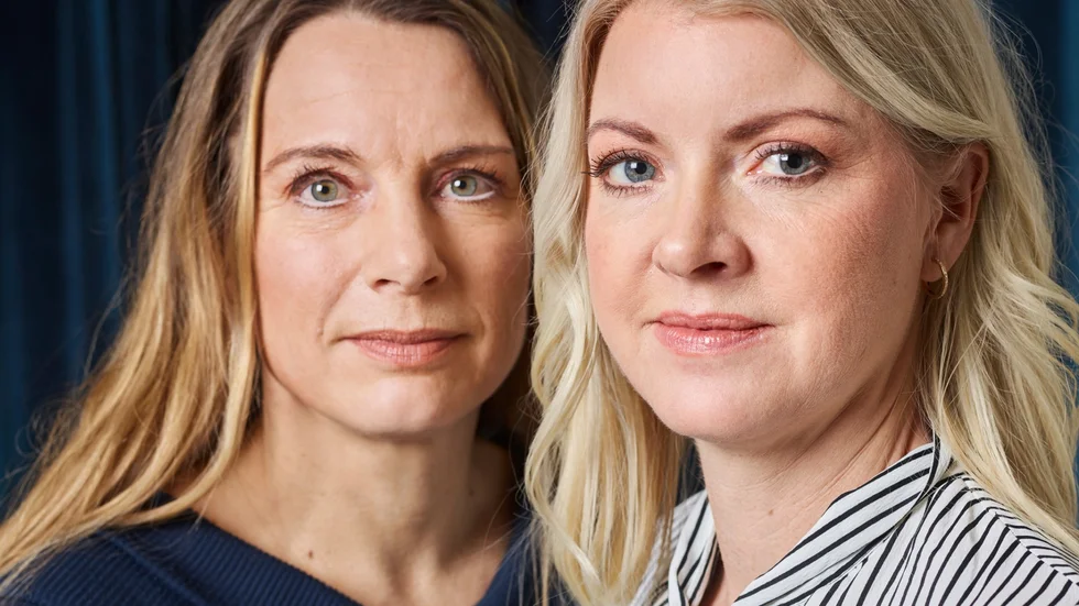 Sara Åström och Anette Sandlund är lärare och bor i Piteå. De debuterade med spänningsromanen "Vid skogens slut" i februari 2020, nu aktuella med sin andra kriminalroman "Slumra in".
