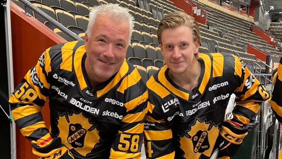 Patrik Lindström, med nummer 58, tillsammans med Jonathan Pudas