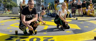 Studenter målar in terminsstarten – här pyntas backen