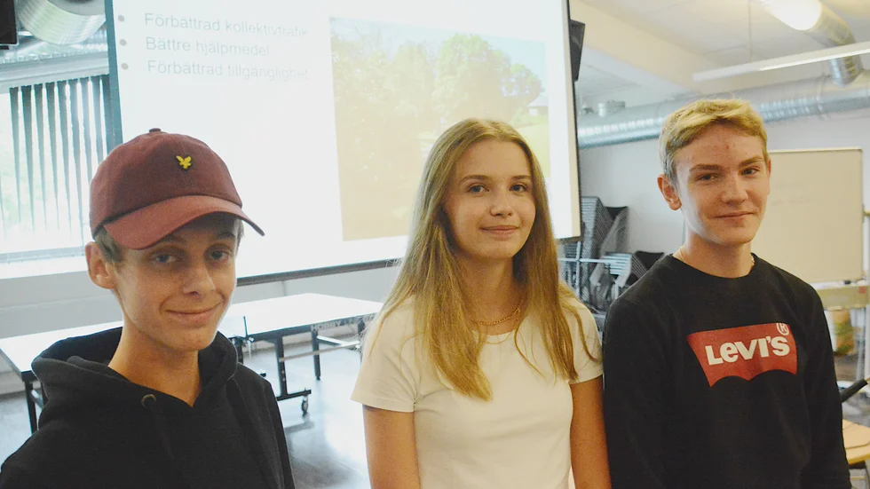 Tim Nilsson Martyna Przeszlo och Isak Gustafsson är tre av de totalt sex unga kommunutvecklare som varit runt i kommunen och undersökt besöksmål, badplatser, vandringsleder och tryggheten i ungdomars perspektiv.
