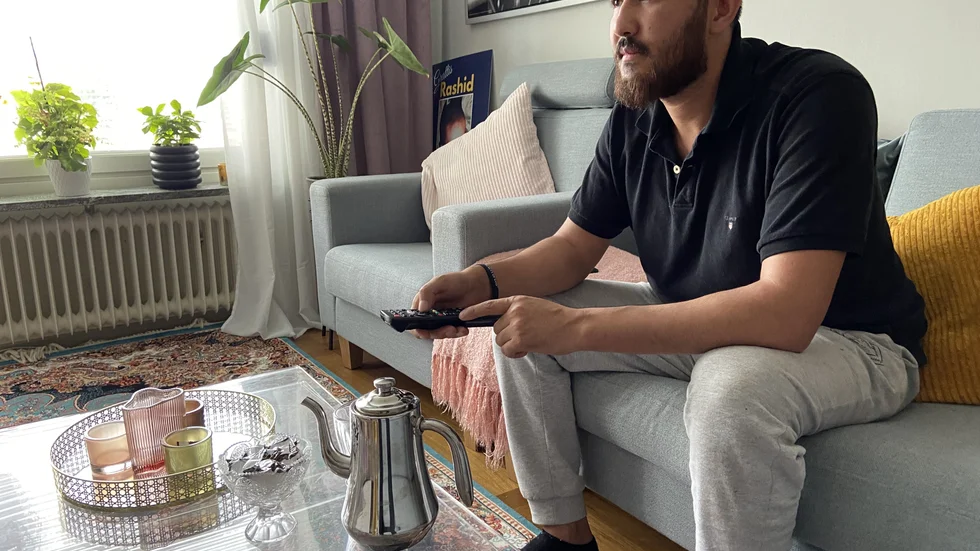 Rashid försöker följa med i afghanska nyheter men sändning från den mest oberoende media han känner verkar ha upphört. "Som jag uppfattat det har Talibaner intagit det också", säger han.