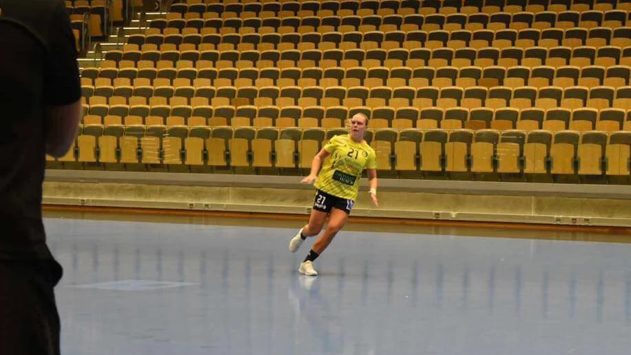 Maja Appelgren debuterade med Sävehofs damlag mot Tyresö i Svenska Cupen.