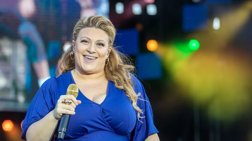 Sarah Dawn Finer är ytterligare ett namn som tackat ja till Stallarholmens visdagar på Mälsåker.
